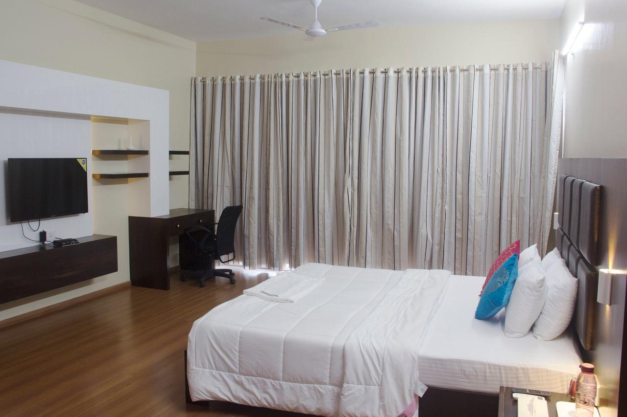 Amanora Park Town Bed & Breakfast Pune Exterior photo